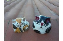 Immagine di gatte in ceramica