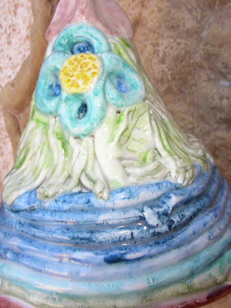 Immagine di un campana grande colore azzurro particolare