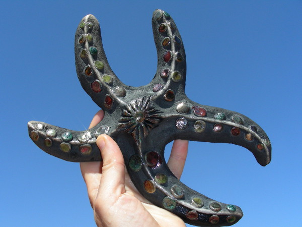 Immagine di una stella marina in raku grande e proporzioni