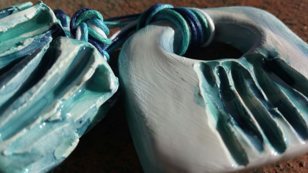 Immagine dei ciondoli delle collane in ceramica